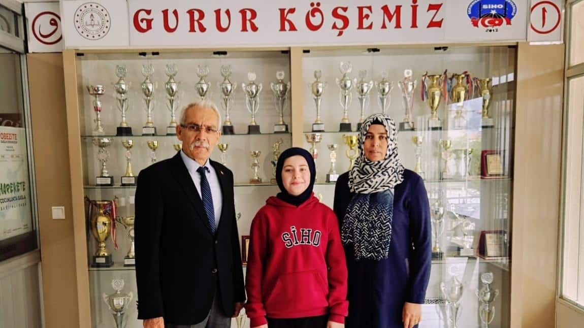 Öğrencimiz Ayşenur KARAKUZU İlçe Birincisi Oldu